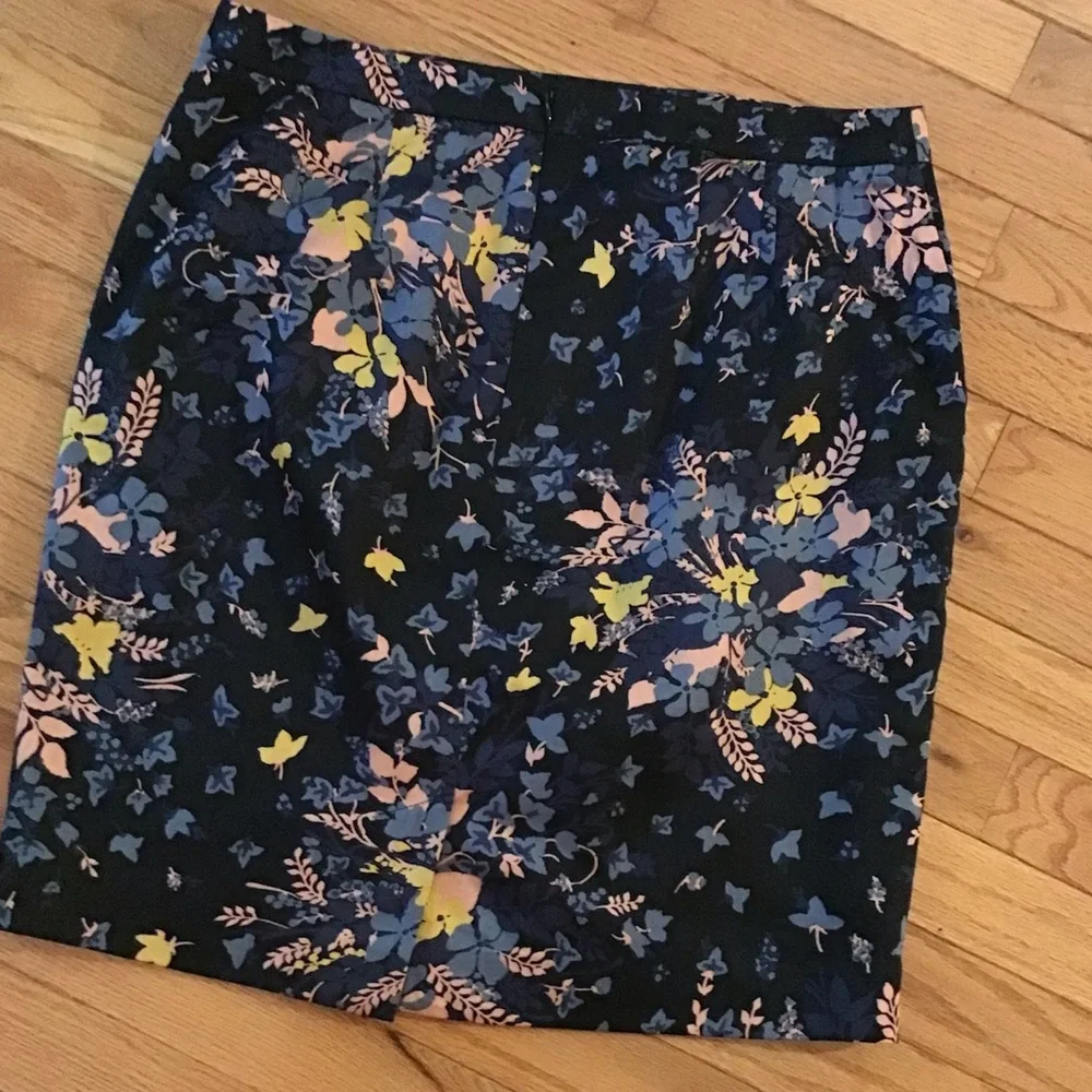 LIKE NEW LOFT COTTON NAVY FLORAL PENCIL SKIRT - LINED Mauve Gold Blue 8